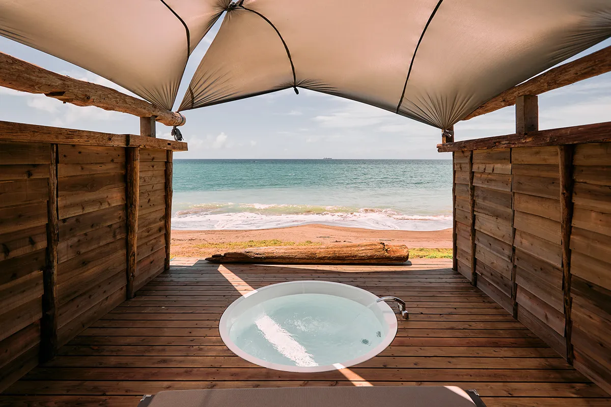 Motona Beach Club の JACUZZI SUITE